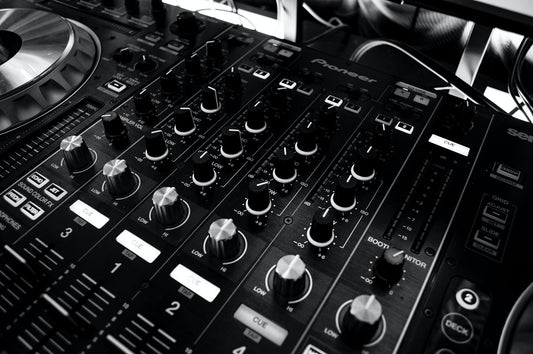 5 Tips to Starting Your DJ Career in Dubai